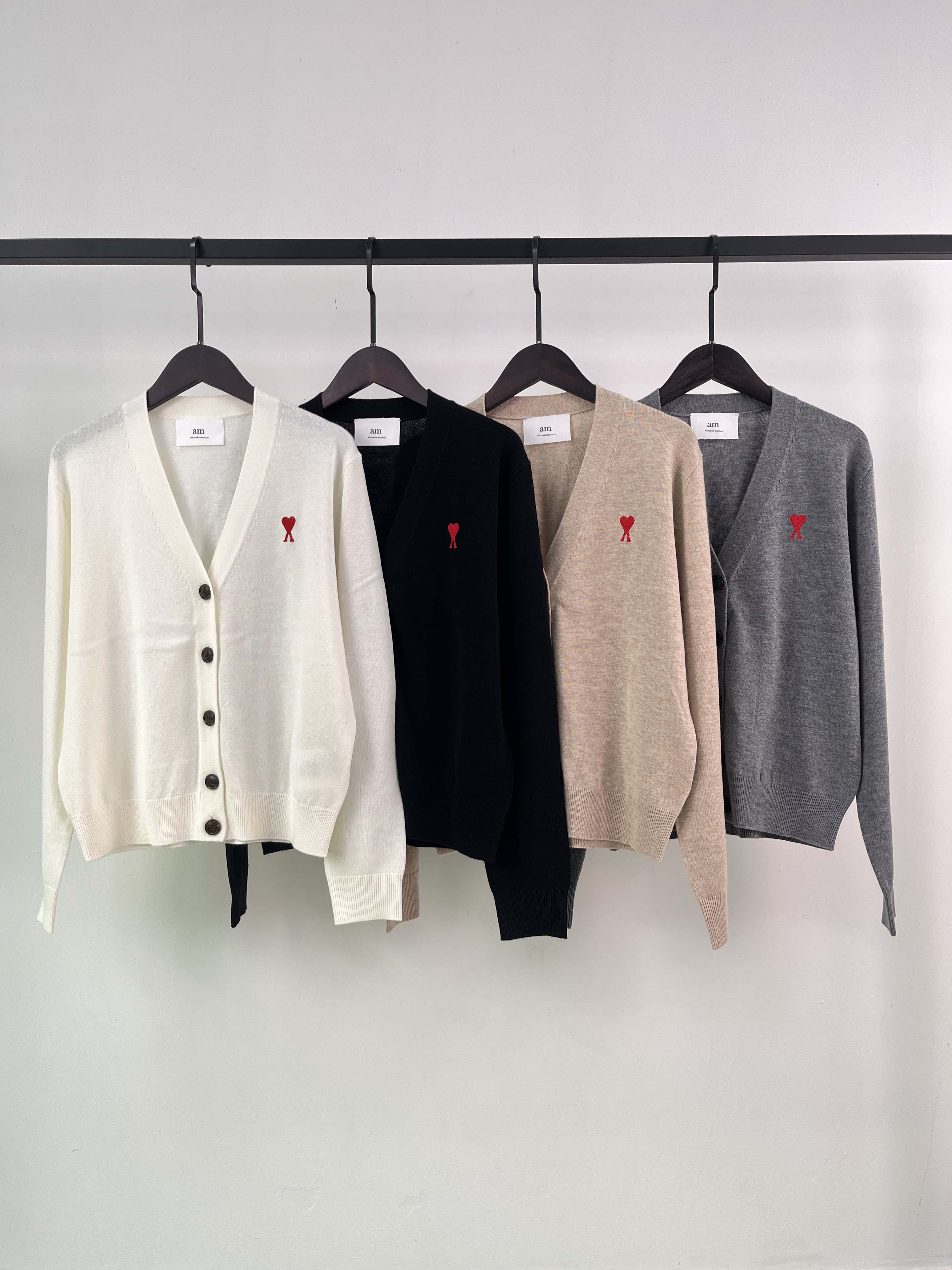 RED AMI DE COEUR CARDIGAN Cardigan in classic merino wool
