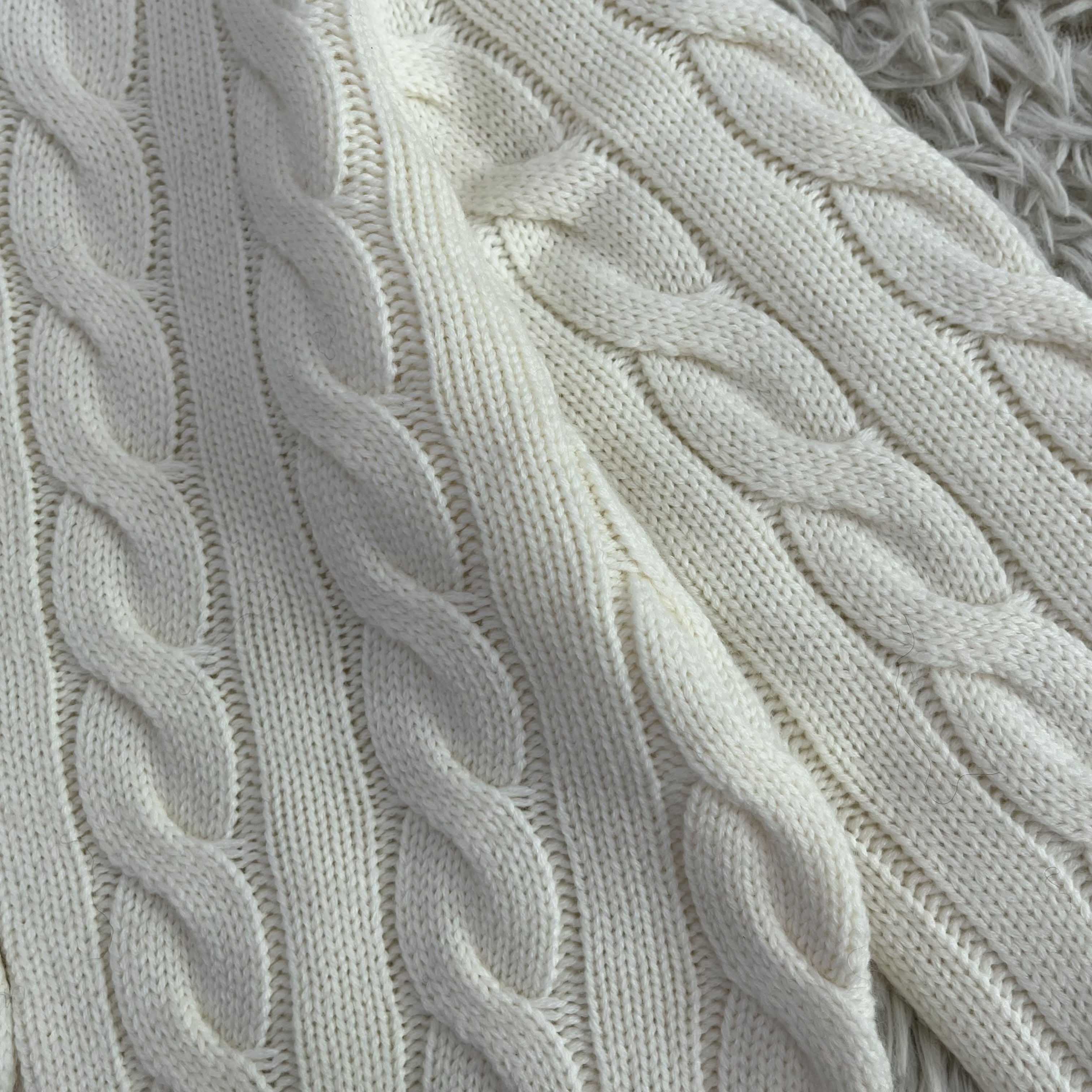 39448799 Cardigan in Natural Cable-knit Wool and Cashmere Cardigan