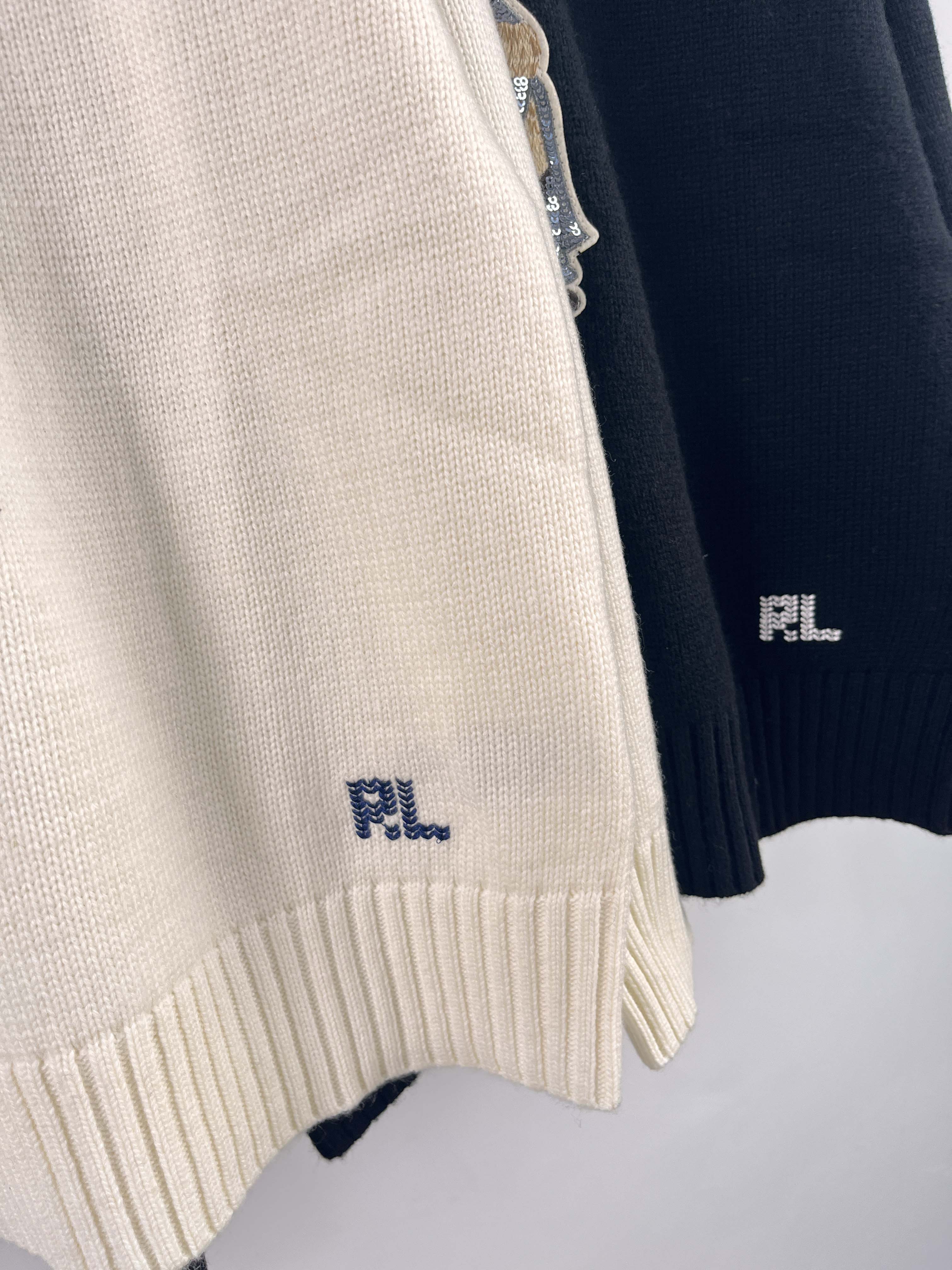 39588576RL Western Bear Crewneck Cashmere Sweater