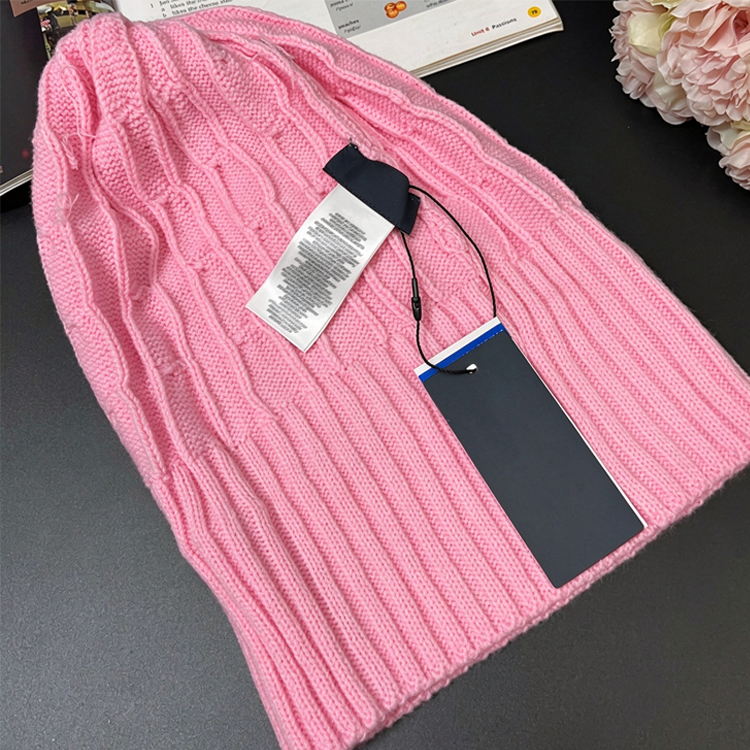 40823767 Cable Knit Beanie Hat Classic Embroidered Logo Warm Winter Knitted Cap for Men Women