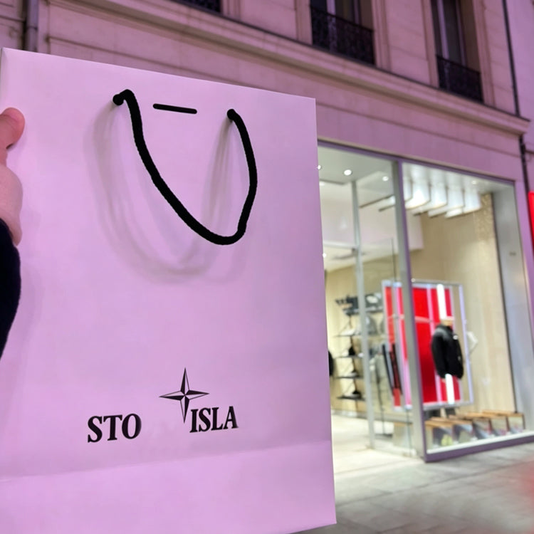 51185021 Logo Print Paper Shopping Bag Black Rope Handle Gift Packaging Tote Bag Two Sizes Available