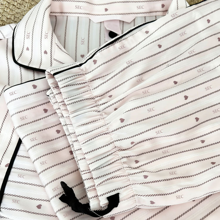 40426054 Smooth and luxurious ice silk long-sleeved pajamas for women