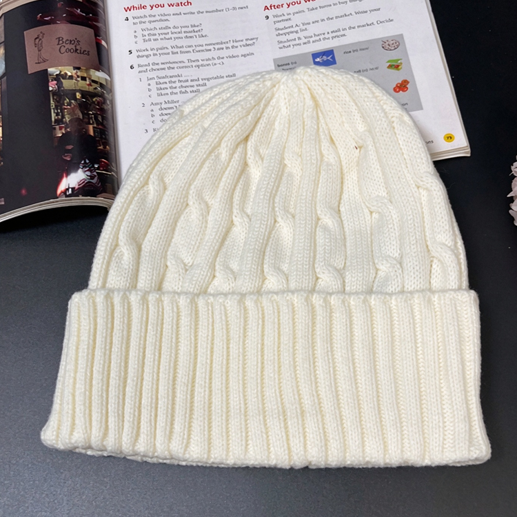 40823767 Cable Knit Beanie Hat Classic Embroidered Logo Warm Winter Knitted Cap for Men Women