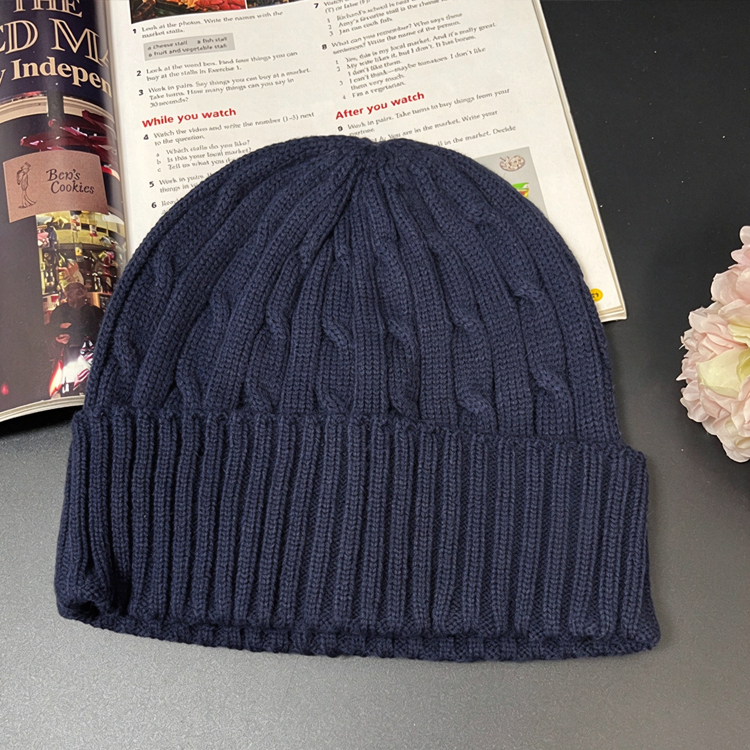 40823767 Cable Knit Beanie Hat Classic Embroidered Logo Warm Winter Knitted Cap for Men Women