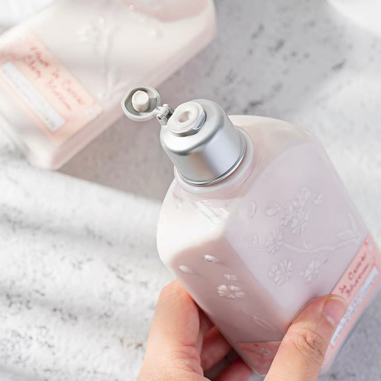 51159942 Cherry Blossom Scent Body Lotion 250ml Hydrating Brightening Smooth Skin Moisturizer