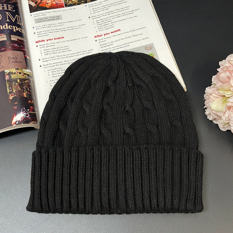 40823767 Cable Knit Beanie Hat Classic Embroidered Logo Warm Winter Knitted Cap for Men Women