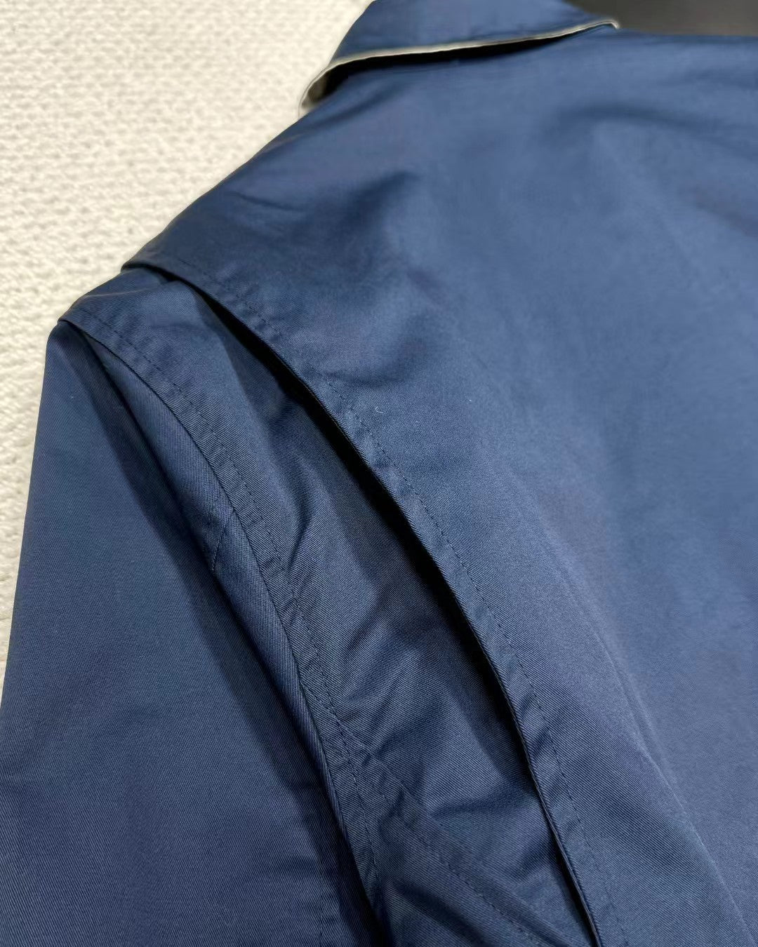 39794853RL Men's Lightweight Windbreaker