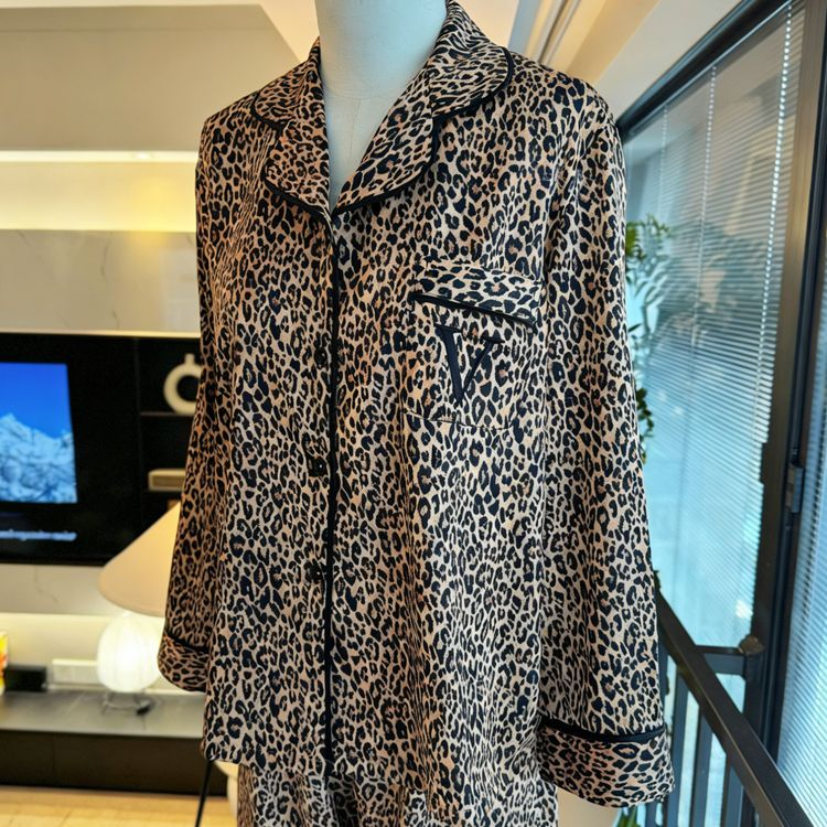 40491140 Leopard Ice Silk Pajamas for Women,2 Piece Pjs Set