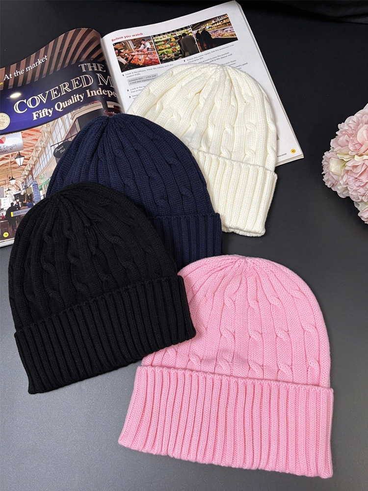 40823767 Cable Knit Beanie Hat Classic Embroidered Logo Warm Winter Knitted Cap for Men Women