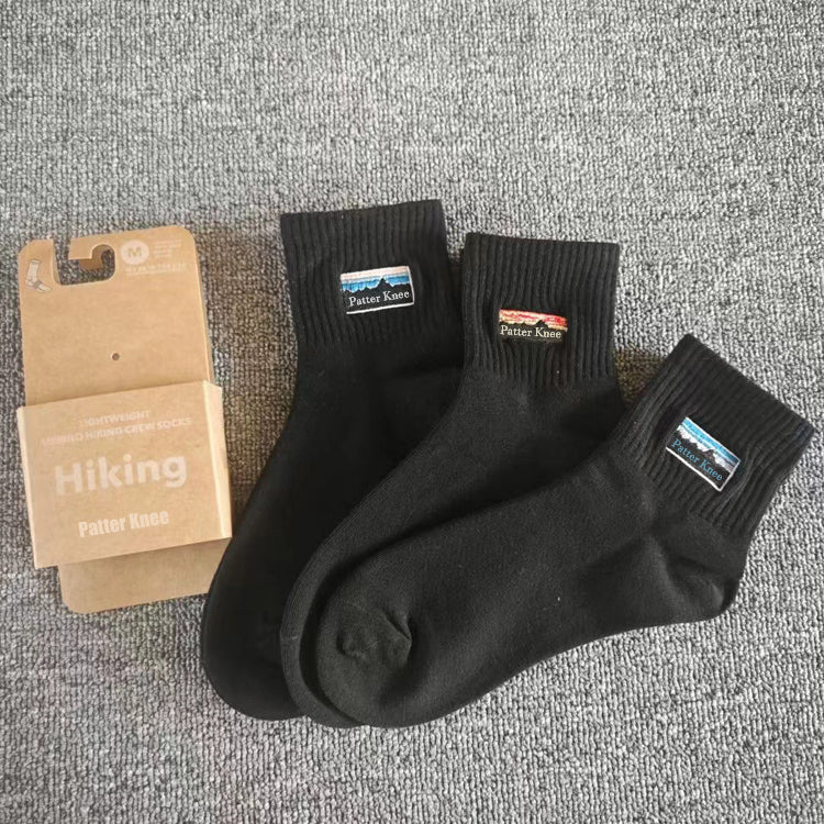 Exquisite  mid-calf socks for men and women in all seasons