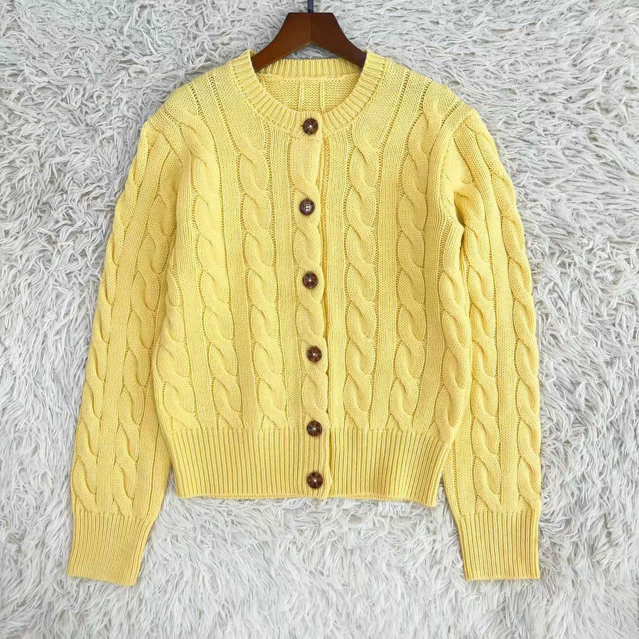 39448799 Cardigan in Natural Cable-knit Wool and Cashmere Cardigan