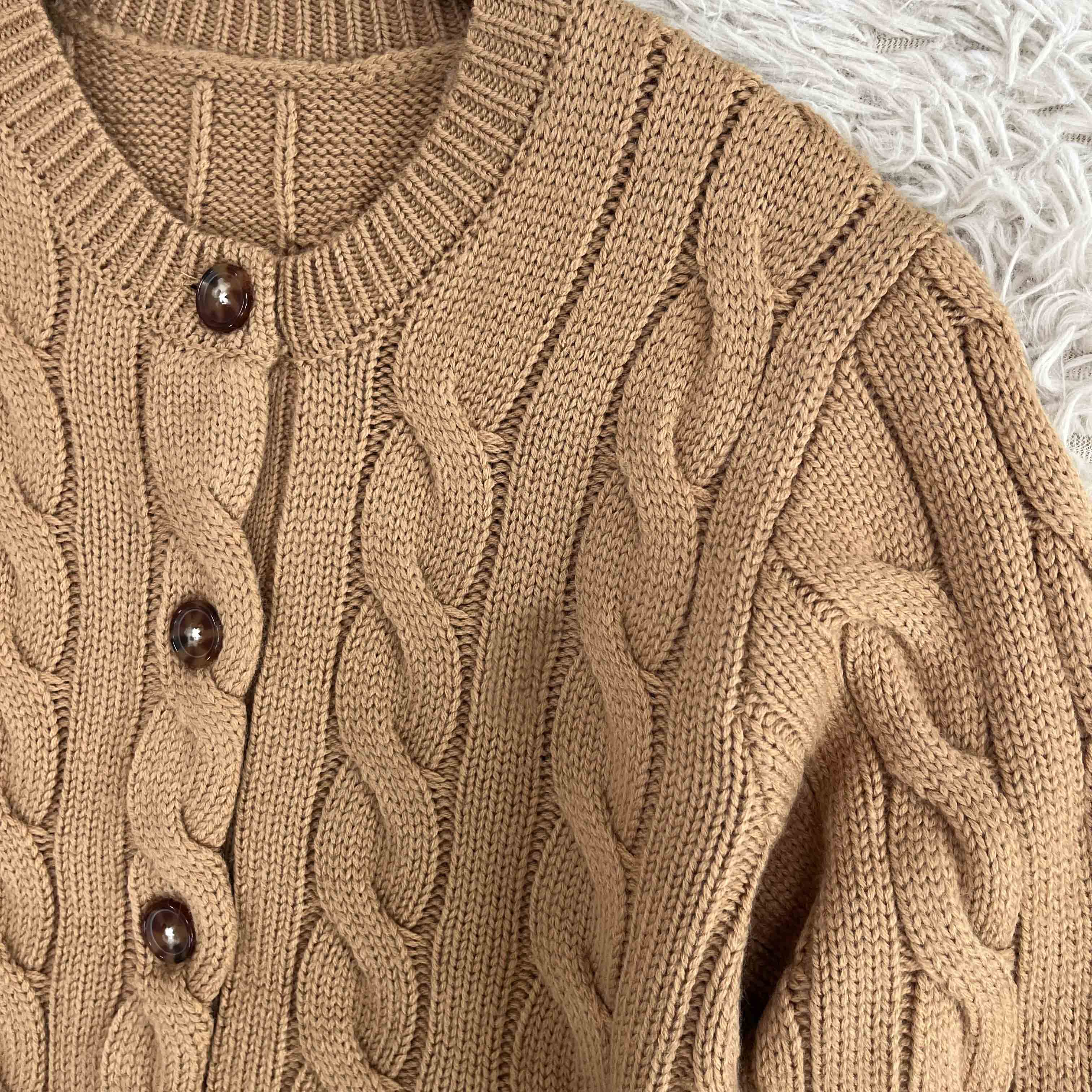 39448799 Cardigan in Natural Cable-knit Wool and Cashmere Cardigan