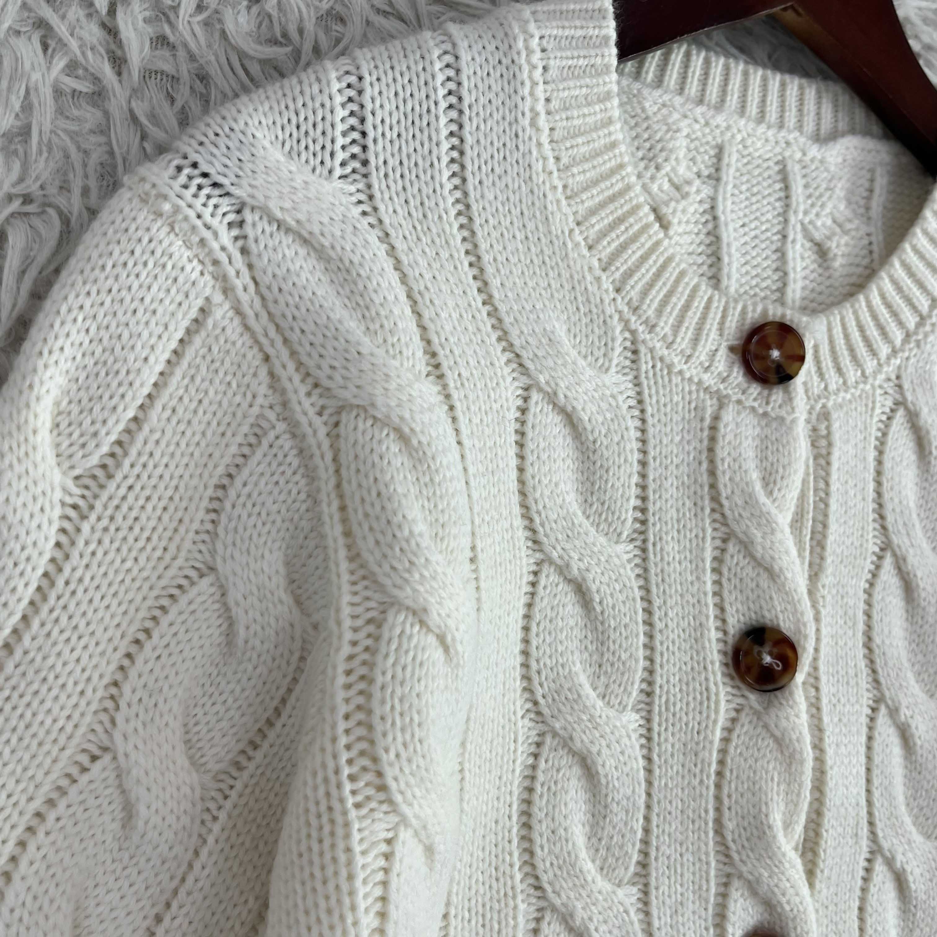 39448799 Cardigan in Natural Cable-knit Wool and Cashmere Cardigan
