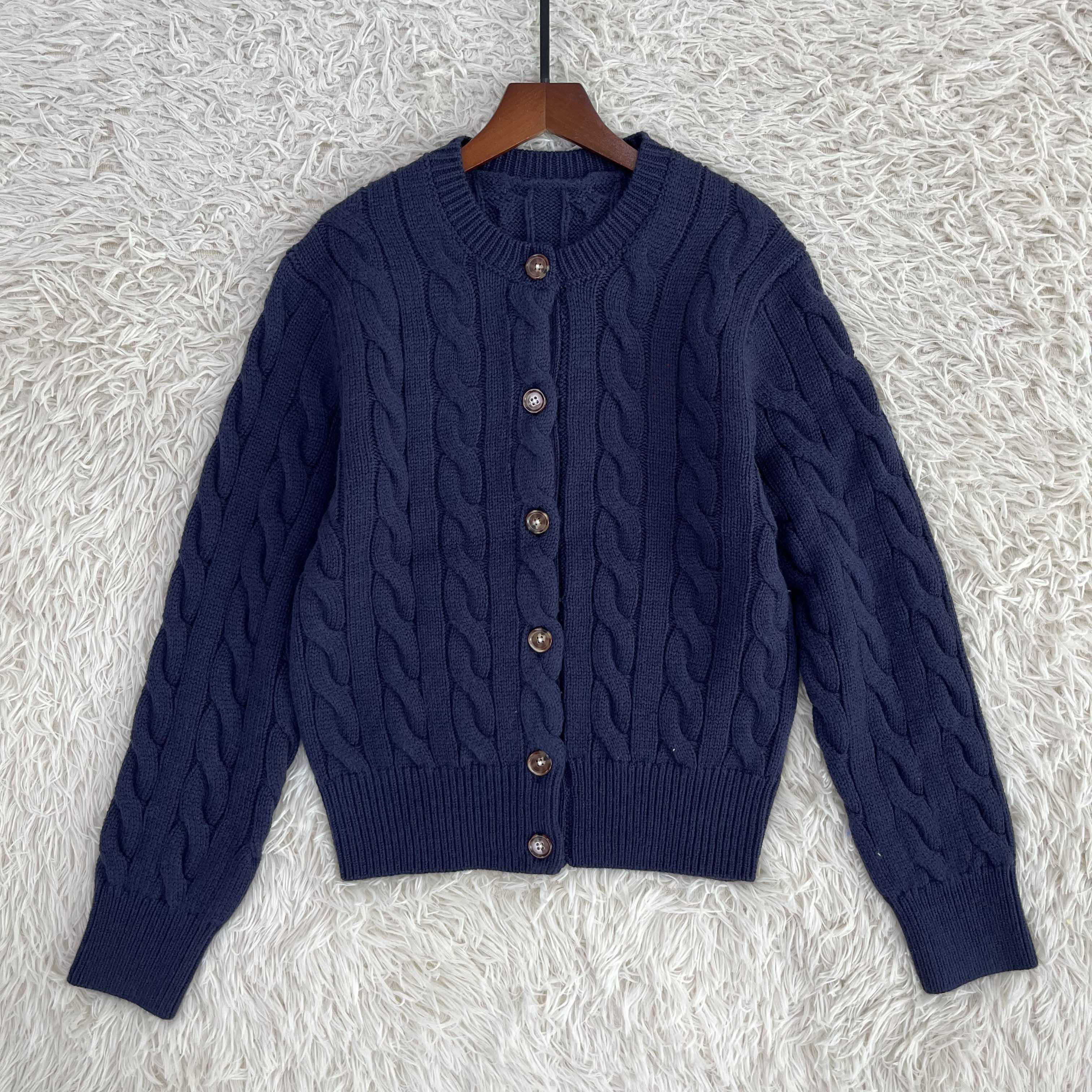 39448799 Cardigan in Natural Cable-knit Wool and Cashmere Cardigan