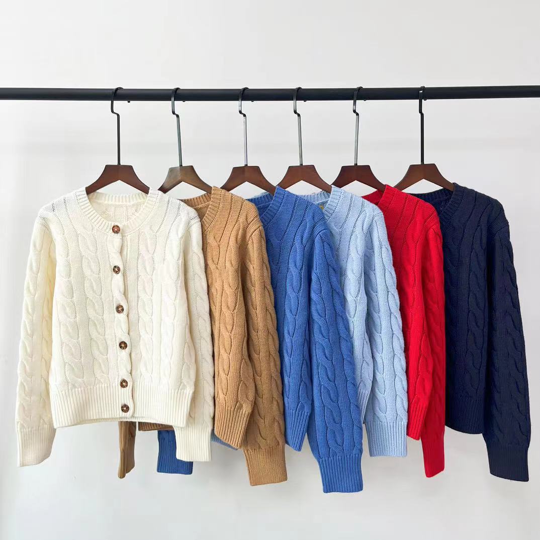 39448799 Cardigan in Natural Cable-knit Wool and Cashmere Cardigan