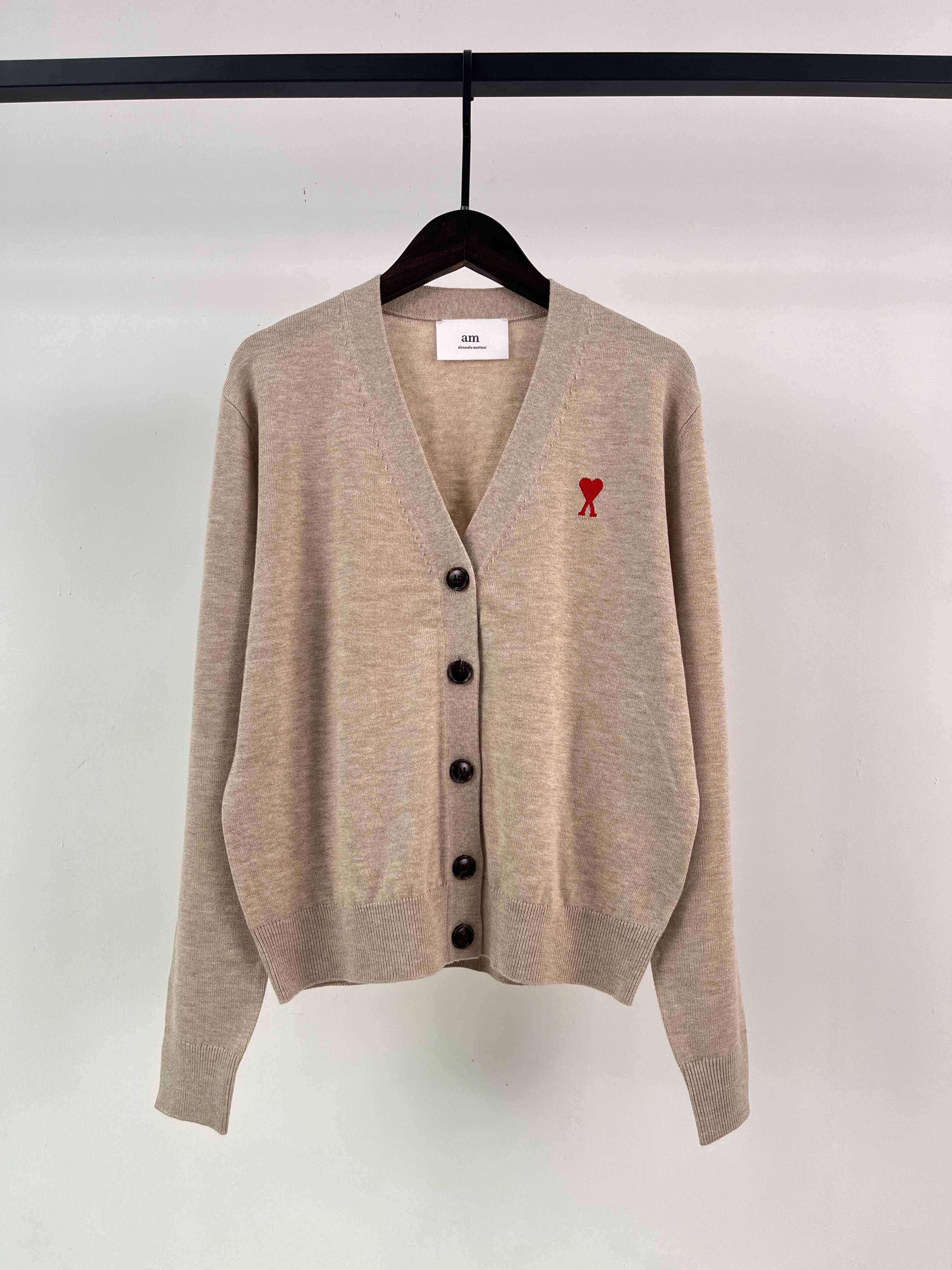 RED AMI DE COEUR CARDIGAN Cardigan in classic merino wool